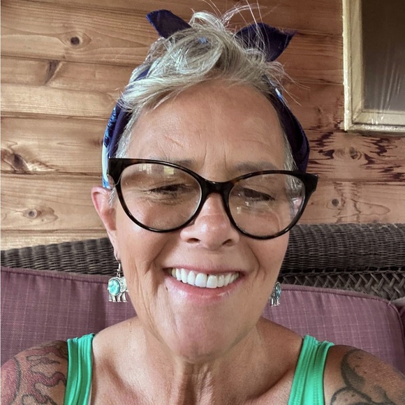 Meet your Posher, Lisa - Picture 2 of 8